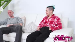 Vicky Bren Mnene Anafanya Mapenzi na Wageni Watatu Baada ya Tarehe ya Kipofu! 😍