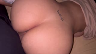 Am tânjit să simt pulă lui lungă adânc în pizda mea suculentă