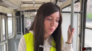 卧槽公交司机户外狂干火辣瘦美女陌生人颜射爆浆