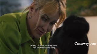 Moćna MILF dominira lezbejskom kancelarijskom igrom unajmljujući žene i terajući ih da nose analne čepove tokom radnih sati