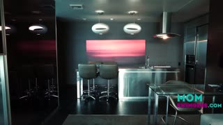 Fyldige milfer slipper løs gruppesex-rus på motellferie