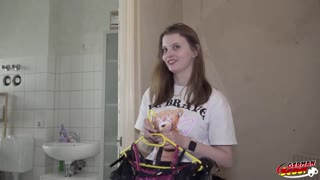 Německý skaut sbalí Skylar Sweet na první anální casting v Berlíně