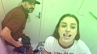 Diseks Orang Asing Di Tandas Bar Tanpa Kondom, Risiko Nikmat Intens!