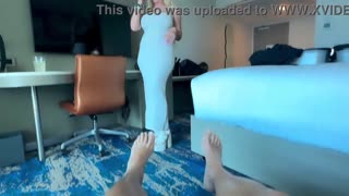 金发美女身穿透视薄纱裙诱人曲线尽显撩人身姿