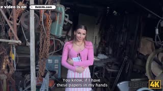 DEBT4K! 채권 추심가가 아리나 샤이의 집에 몰래 들어와 뒤뜰에서 거칠게 섹스