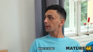 oh ja, eindelijk neuken met die hete bibliothecaresse in de bibliotheek