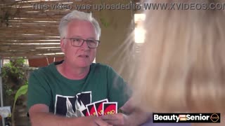 Yllättävä yö vanhemman miehen kanssa Molly Cute Paul Jones