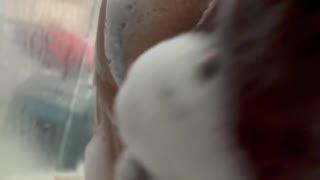 Cô nàng mông bự 18+ lẻn tắm xin nắc cu to và bắn sâu lồn kem