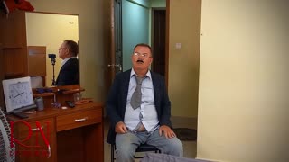 Manželka se tváří jako služka pro šéfa inženýra v ložničním cuckold foto s creampie ponížením