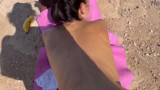 Nuda al sole attira creampie rapido all'aperto