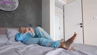 oh man, this milf teases me with her feet then rides my cock so hard ughh..
