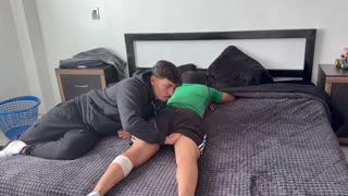 Sedut punggung ketat kawan twink bola sepak gaya homemade straight