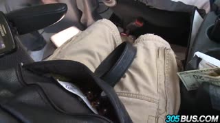 Zwyczajny dzień ze Stacey Hopkins i przyjaciółmi testującymi dziką trójkę w vanie