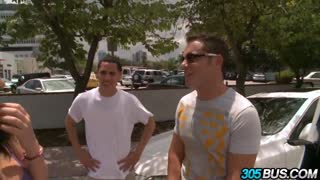 Hej Jayden Jaymes i Chloe Hart, gotowe na gorący publiczny trójką w vanie?