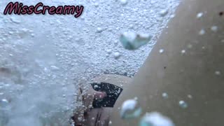 പൊതു കുളത്ത് അപരിചിതനു പൂൽ കാണിച്ച് വിരൽകളി; ജനക്കൂട്ടം ചുറ്റും😈