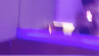 Зрадлива баба дрочить мені на чотирьох, поки рогоносець дзвонить