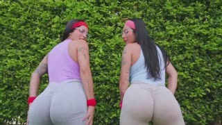 Гей, вчителько, чому так жорстко трахаєш дупи на уроці?