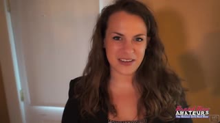 Curvy brunette enjoys rimming ass and blowing dick