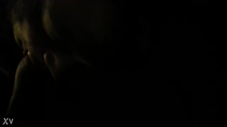 아마추어 미인이 소파에서 내 자지를 세게 빨며 블로잡하다