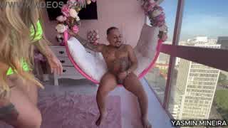 that tiny chick had me cumming like crazy with her huge ass clapping