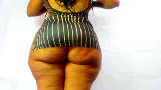 curvy black mistress jiggles her natural big booty