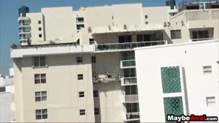 Στο Μπαλκόνι, Καυτή Αδύνατη Νεαρή 18+ Παίρνει Κώλο Γαμημένο από Ερασιτέχνες με Kelly Diamond