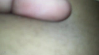 Zlý suka kouří šuká svou špinavou kundu amatérsky do konce