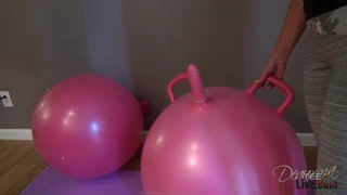 Deauxma og Payton driller med massive hoppende bryster