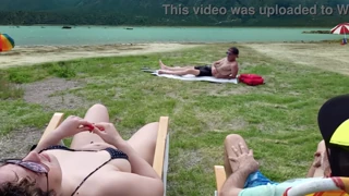 Voyeur stříka obrovskou dávku na sexy latinku hotwife na pláži