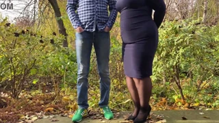 Frodig BBW tar på strømper og nylon for å friste med enorm rumpe