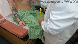 Scarlett Johnson gewaagde medische tieten consultatie Deel 1