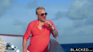 Liya ossessionata da BBC si tuffa in avventura anal cruda all'aperto