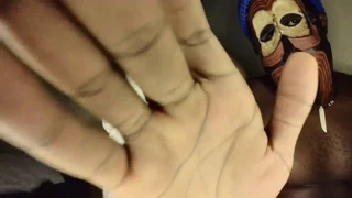 Kenyan kirke-medlem og pastor deler doggy-offringer barback tæt på