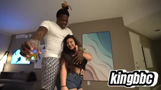 Fun Hotel Miami - Michelle Martinez Hisap Kote di Luar!