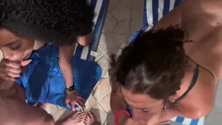 Nézd, ahogy cseréljük faszokat és puncikat vad medencei négyszeres interrasszális POV-ban?