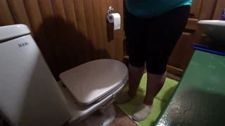 i'm a mature bbw spreading my wet hairy pussy to piss in the toilet closeup