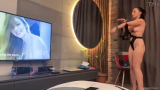 god this hot brunette bared her big ass pussy and sucked my cum