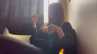 Kolla stora tuttar på italienska MILF Artemisia Loves solorök med långt hår fetish