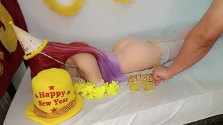 نیو ایئر کا ٹوسٹ کرنے کے فوراً بعد، یہ 18+ کیوٹی پرفیکٹ باڈی کے ساتھ اپنی پہلی انٹینس اینل ایکسپیریئنس میں ڈائوز کرتی ہے