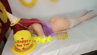 Na Nieuwjaars Toost Duikt 18+ Cutie met Perfect Lichaam in Eerste Intense Anaal Ervaring