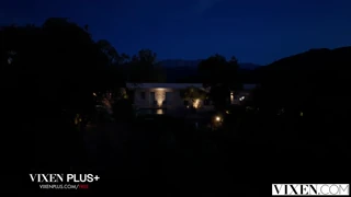 ڈیمن، VIXEN کی پیٹیٹ 18+ اسٹیفنی کیلیر پول کے پاس سخت سوار ہوتی ہے!