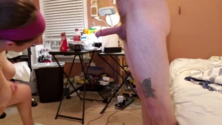 Nevinná teenagerka 18+ vyměňuje orální sex za nákupní peníze