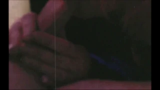 Şu kirli milf gerçekten iyi bir sikten zevk alıyor