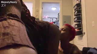 يا بنت سوداء صغيرة نترك الحفلة لحس كس مثير
