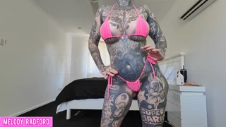 Mama Milf Mcheshi Anajaribu Bikini Katika Haul Ya Kuvutia 😍