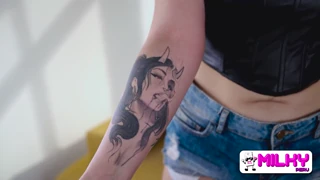 חובבת אנאלי מגיעה לאורגזמה ראשונה מתפוצצת בראיון פרוע!