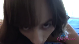 Roselynn Powers Dostavlja Epsko Pušenje Prije Negoli Joj Pojedu Pičku U POV