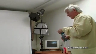 Tako živčen sem, ko gledam britanske najstnice 18+ na avdicijah za odrom