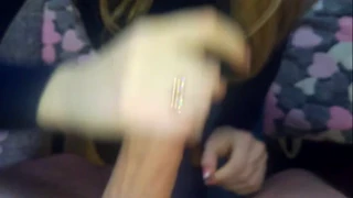 Sekretářka si v kanceláři utíkne rychlý oral