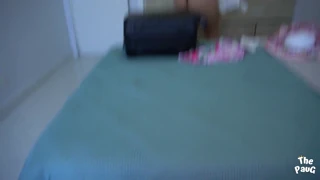 بڑی گانڈ والی ملف بستر پر اکیلی لیکن لن پر اچھلتی 🍑😈